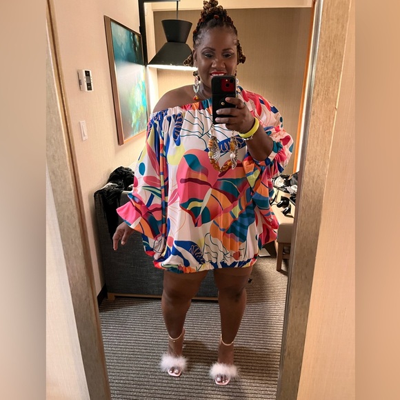 Steph (srhardrick9636)  Is Now Live!! Unique Finds and Looks for your Closet!! - Picture 12 of 14